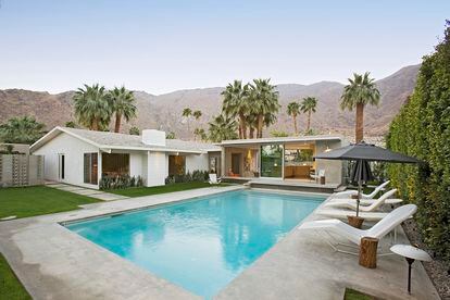 Una de las muchas viviendas inspiradas en el modernismo de Palm Springs.