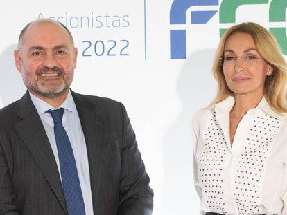 El consejero delegado de FCC, Pablo Colio, junto a la presidenta Esther Alcocer.