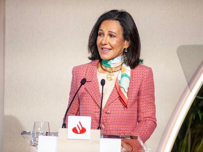 Ana Botín, presidenta del Santander, durante su intervención en la junta general de accionistas de este viernes.