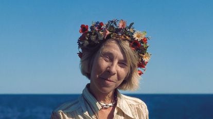 Tove Jansson retratada en la isla de Klovharun por su hermano Per Olov Jansson.