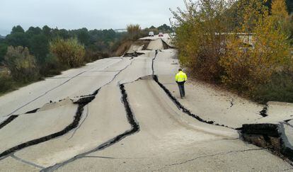 Levantamiento del asfalto, a consecuencia de un desplazamiento del terreno, en las obras del Cuarto Cinturón o B40 en Viladecavalls, en 2018.