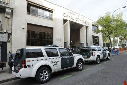 Fachada de la oficina del Canal de Isabel II en la calle Alcalá de Madrid, donde se ha realizado el registro del despacho del expresidente de la Comunidad de Madrid, Ignacio González.