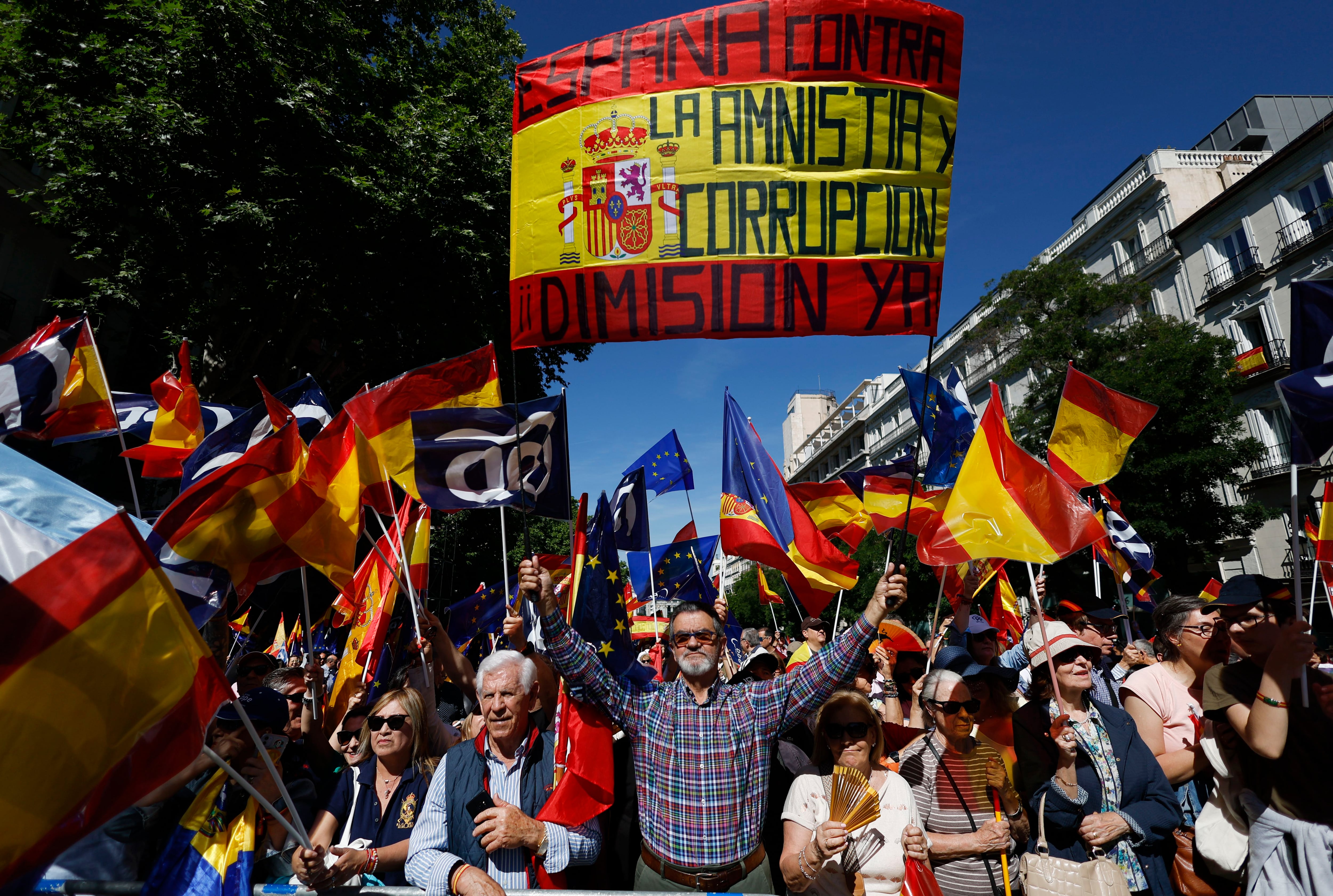 Última hora de la actualidad política, en directo | Miles de personas se concentran en Madrid en el acto del PP contra el Gobierno y la amnistía