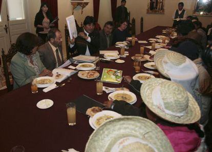 Evo Morales dialoga con representantes de pueblos ind&iacute;genas del TIPNIS. 