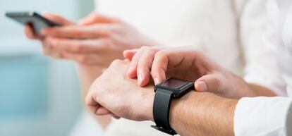 Las pulseras o los relojes inteligentes centran buena parte de los nuevos desarrollos tecnológicos.