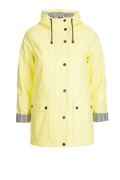 El amarillo es uno de los tonos de la temporada y es perfecto para un impermeable. Este es de Topshop y cuesta 68 euros.