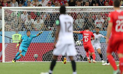 El suizo Blerim Dzemaili marca el primer gol del partido Suiza - Costa Rica.