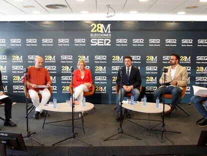 Los candidatos a la alcaldía de Alicante durante el debate celebrado este lunes en el Club de Regatas.