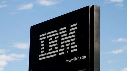 El logo de IBM en unas instalaciones de la compañía cerca de Boulder (Colorado), en una imagen de archivo.