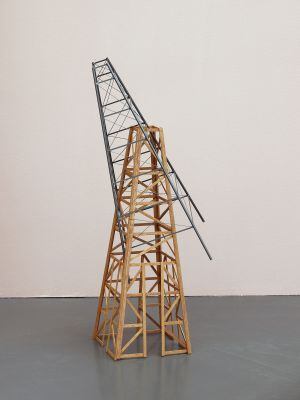 Nasrin Tabatabai y Babak Afrassiabi. 'Superimpose' – Plataforma de extracción de petróleo en madera y acero. 'Two Archives' (2011).