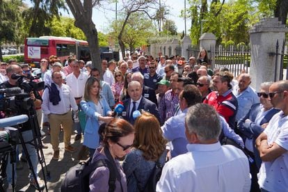 The spokesman for the platform in defense of the County's irrigation, Julio Díaz, at the door of the Andalusian Parliament. 