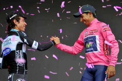 Quintana, a la derecha, felicitado por Urán.