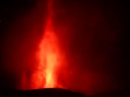 La ceniza del volcán amenaza el tráfico aéreo en La Gomera, Hierro y Tenerife