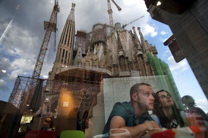 “Nuestras inversiones crean riqueza”, dice el alcalde de Barcelona.