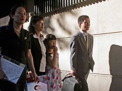 Familiares de v&iacute;ctimas de Falun Gong acuden en 2007 a declarar en la Audiencia Nacional.