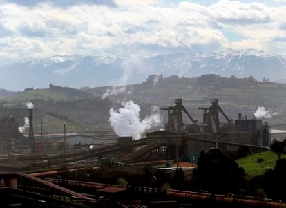 Instalaciones de ArcelorMittal en Gijón, donde la actividad ha cesado hasta el  lunes.