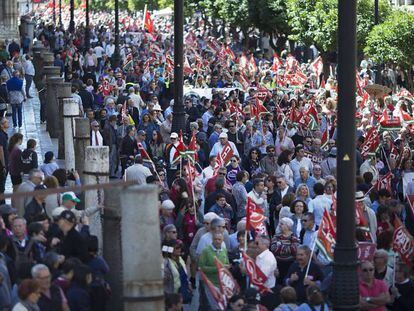 Manifestaci&oacute;n por el Primero de mayo en Sevilla.