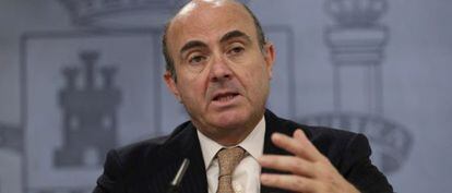 El ministro de Economía, Luis de Guindos, tras el Consejo de Ministros.