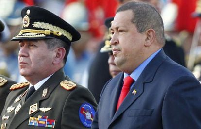 El general Rangel Silva (izquierda) junto a Hugo Ch&aacute;vez el pasado 17 de enero en Caracas