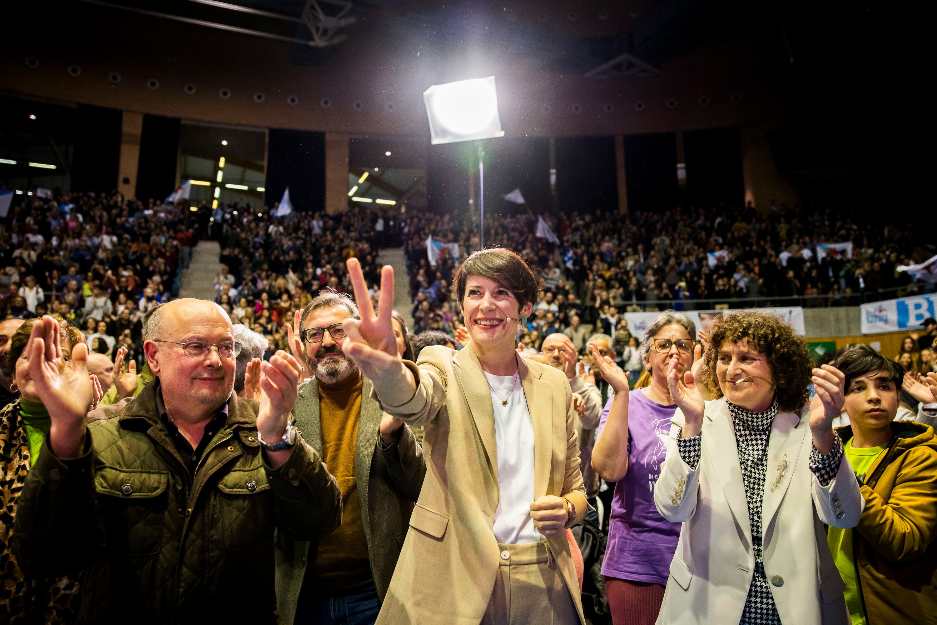 La candidata del BNG a la presidencia de la Xunta, Ana Pontón, durante el acto de cierre de campaña este viernes, en Santiago de Compostela (A Coruña), este viernes.