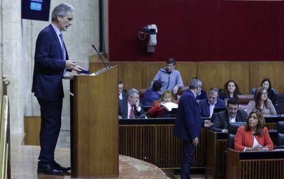 El consejero de Salud, Aquilino Alonso, este jueves en el Parlamento.