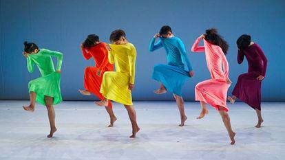 Un momento de la coreografía 'Let Me Change Your Name', de la compañía surcoreana Euh Me Ahn, que estará el día 8 en Cádiz.