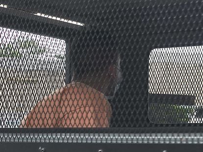 Daniel Sancho Bronchalo, esta mañana, en el furgón que lo trasladaba al tribunal de la isla de Samui (Tailandia), que ha fijado la fecha del juicio y sus condiciones.
