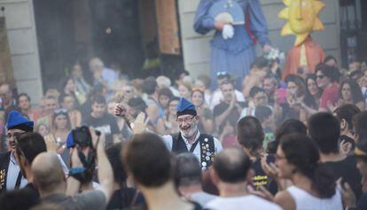 Los 'trabucaires' de Gràcia dan el toque de inicio de las fiestas.