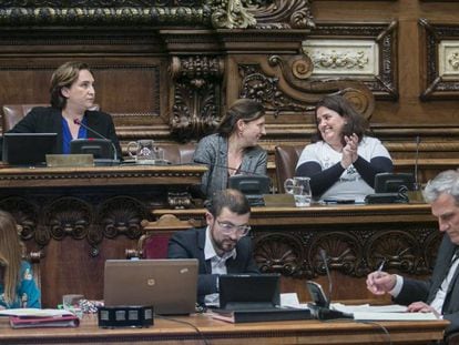 Agridulce estreno de los vecinos en el pleno. El pleno del Ayuntamiento de Barcelona vivió ayer un momento histórico con el estreno de un mecanismo creado por el actual gobierno, la iniciativa ciudadana. La Plataforma por un CAP Raval Digno reivindicó que la capilla de la Misericòrdia se destine a un nuevo ambulatorio y solo contó con el apoyo de BComú y la CUP entre una agria disputa entre partidos con tintes preelectorales.