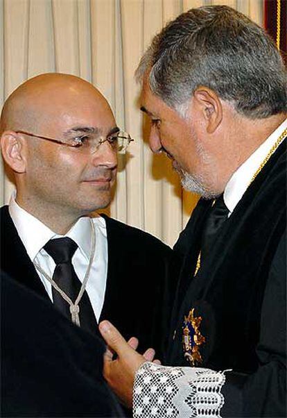 Javier Gómez Bermúdez (izquierda), con el fiscal del Estado.