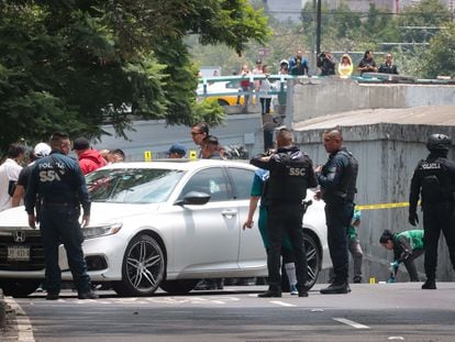 Un hombre perdió la vida luego de ser atacado con un arma de fuego cuando circulaba sobre Viaducto, en Ciudad de México.