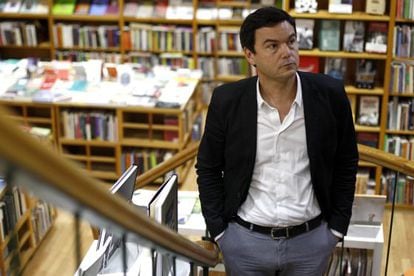 El economista franc&eacute;s en la librer&iacute;a Juan Rulfo en Madrid. 