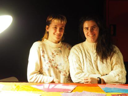 Cristina Vidal y Ainhoa León Arrieta, psicólogas sociales del Observatorio Contra la Homofobia y coordinadoras del Punto Lila de la Sala Apolo