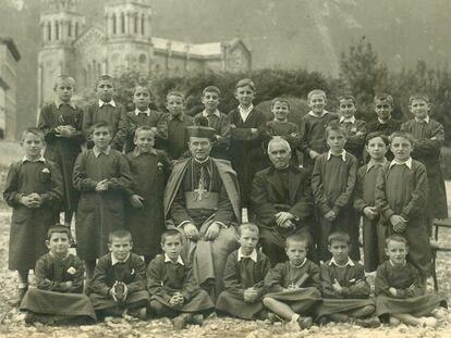 Imagen de archivo de varios alumnos de l Escolanía de Covadonga.