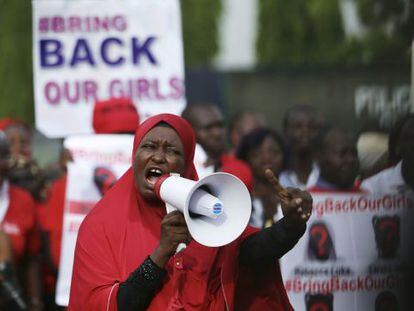 Una manifestaci&oacute;n en Lagos (Nigeria) a finales de mayo, para exigir la liberaci&oacute;n de las 200 chicas secuestradas en abril por Boko Haram. / Afolabi Sotunde (REUTERS)