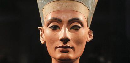 El busto de Nefertiti, en el Neues Museum de Berlín, Alemania.