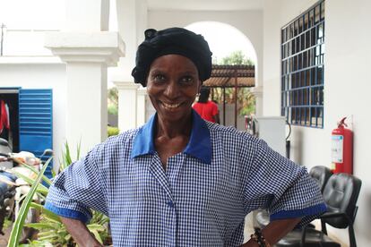 Hawa Thera es asistenta de limpieza en las oficinas de ACH en Bamako capital de Malí.