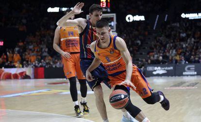 Abalde, del Valencia, ante el Baskonia.