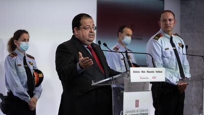 El consejero de Interior, Joan Ignasi Elena, la intendenta Rosa Bosch, el comisario jefe, Josep Maria Estela, y el comisario Eduard Sallent.