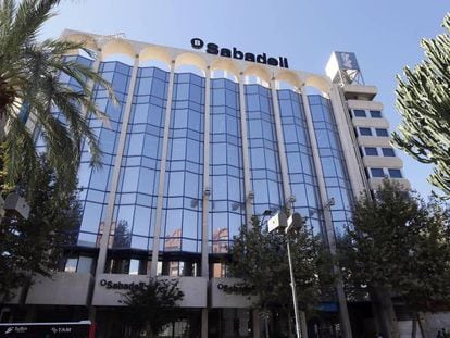 Sabadell se desprende de otra cartera de crédito: 2.295 millones a Deutsche y Carval