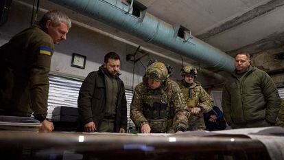Volódimir Zelenski, en el puesto de mando del ejército ucranio en Jarkov.