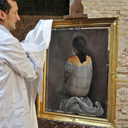 Los expertos creen que este cuadro es un estudio para 'Muchacha de espaldas', una de las obras más célebres del pintor, que se encuentra en el Museo Reina Sofía