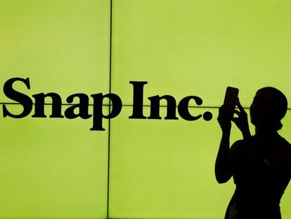 El logo de Snap en las pantallas de la Bolsa de Valores de Nueva York, en una imagen de marzo de 2017, cuando la empresa salió a Bolsa.