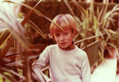 Alejandro Palomas (entre 8 y 9 años) fotografiado en Premià, Barcelona, en la década de los setenta (1975-1976). 
Imagen cedida.