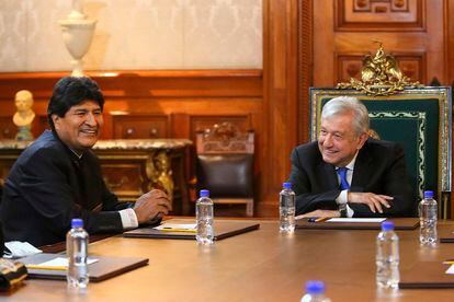 El presidente de México, Andrés Manuel López Obrador, recibe al exmandatario boliviano Evo Morales