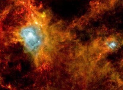 Imagen tomada por el telescopio espacial <i>Herschel</i> que muestra la formación de estrellas en una nube del Águila.