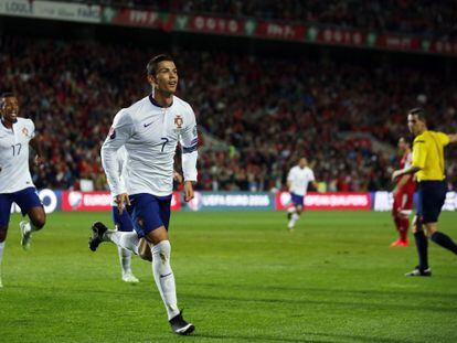 Cristiano Ronaldo celebra su gol frente a Armenia.