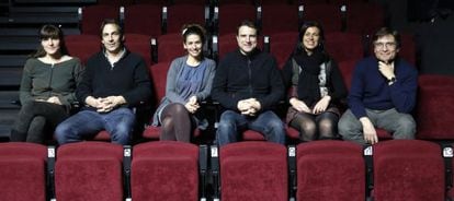 Los integrantes de Teatro de Barrio, en las butacas de la antigua sala Triángulo