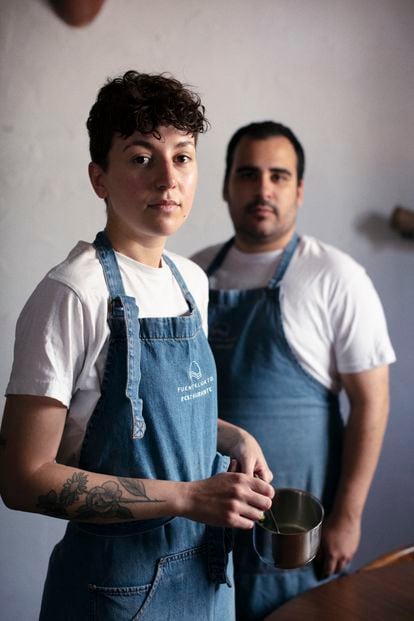 Los cocineros Olga García y Alex Paz, del restaurante Fuentelgato en Cuenca. 