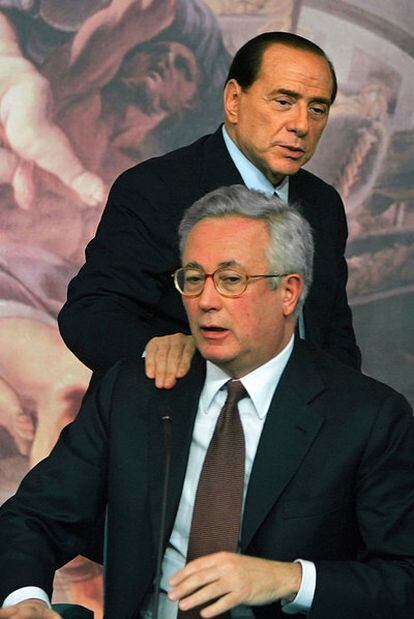 Giulio Tremonti (en primer término) y Silvio Berlusconi.